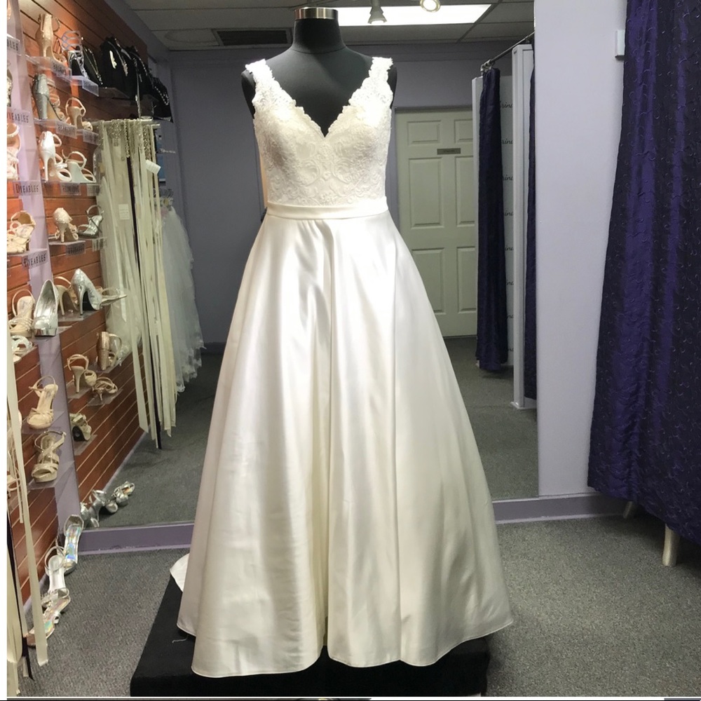 Allure - Style 2951 - Size 18 - Ivory